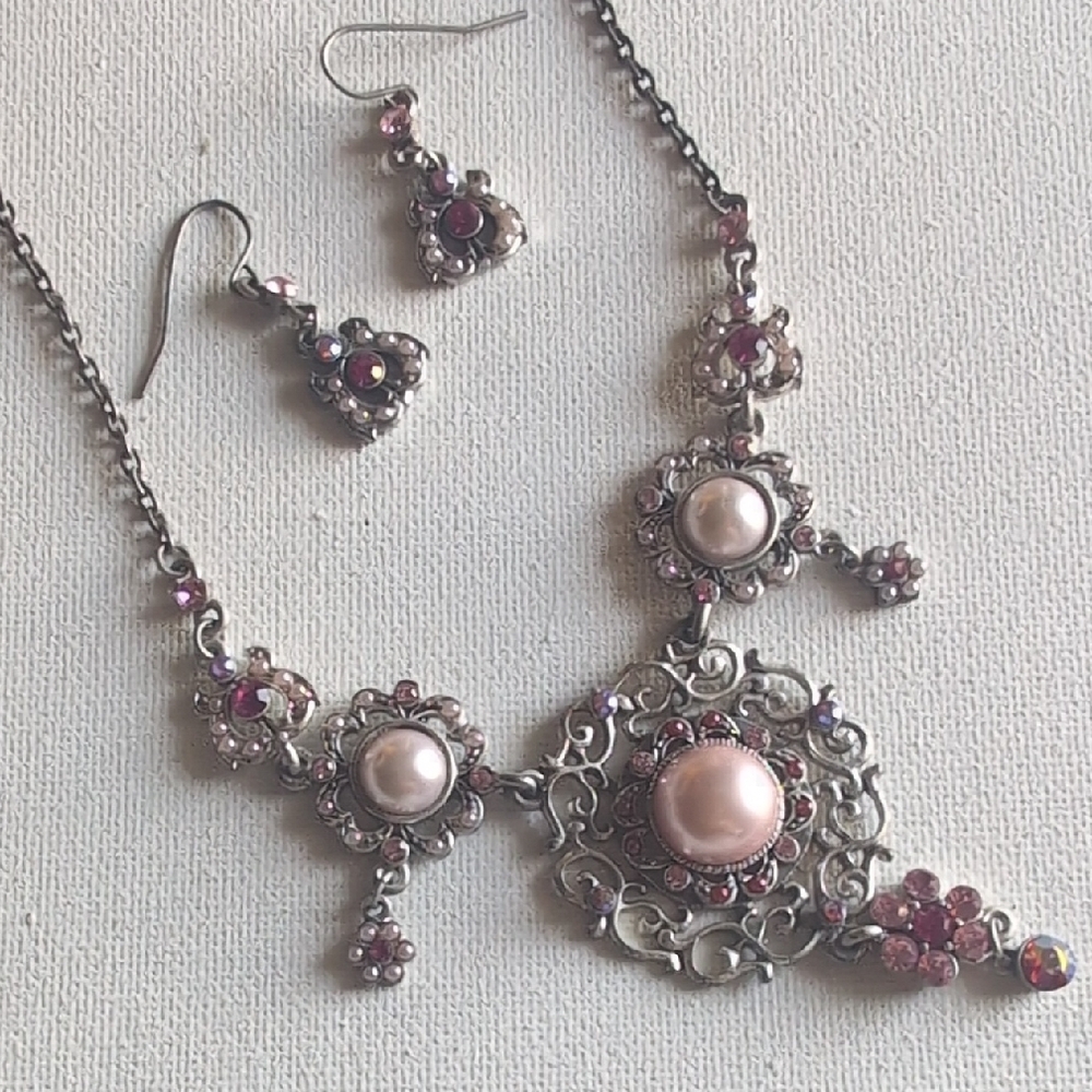 Vintage Chic Pink Crystal Flower With Pink Pearl Necklace